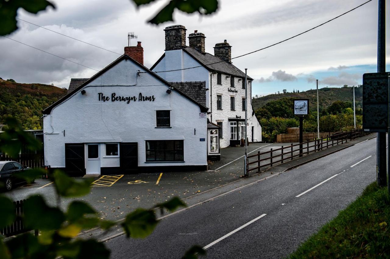 The Berwyn Arms Hotel Corwen Exterior photo
